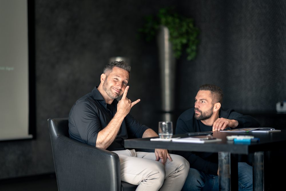 Gespräch zwischen Seminarleiter und Teilnehmer